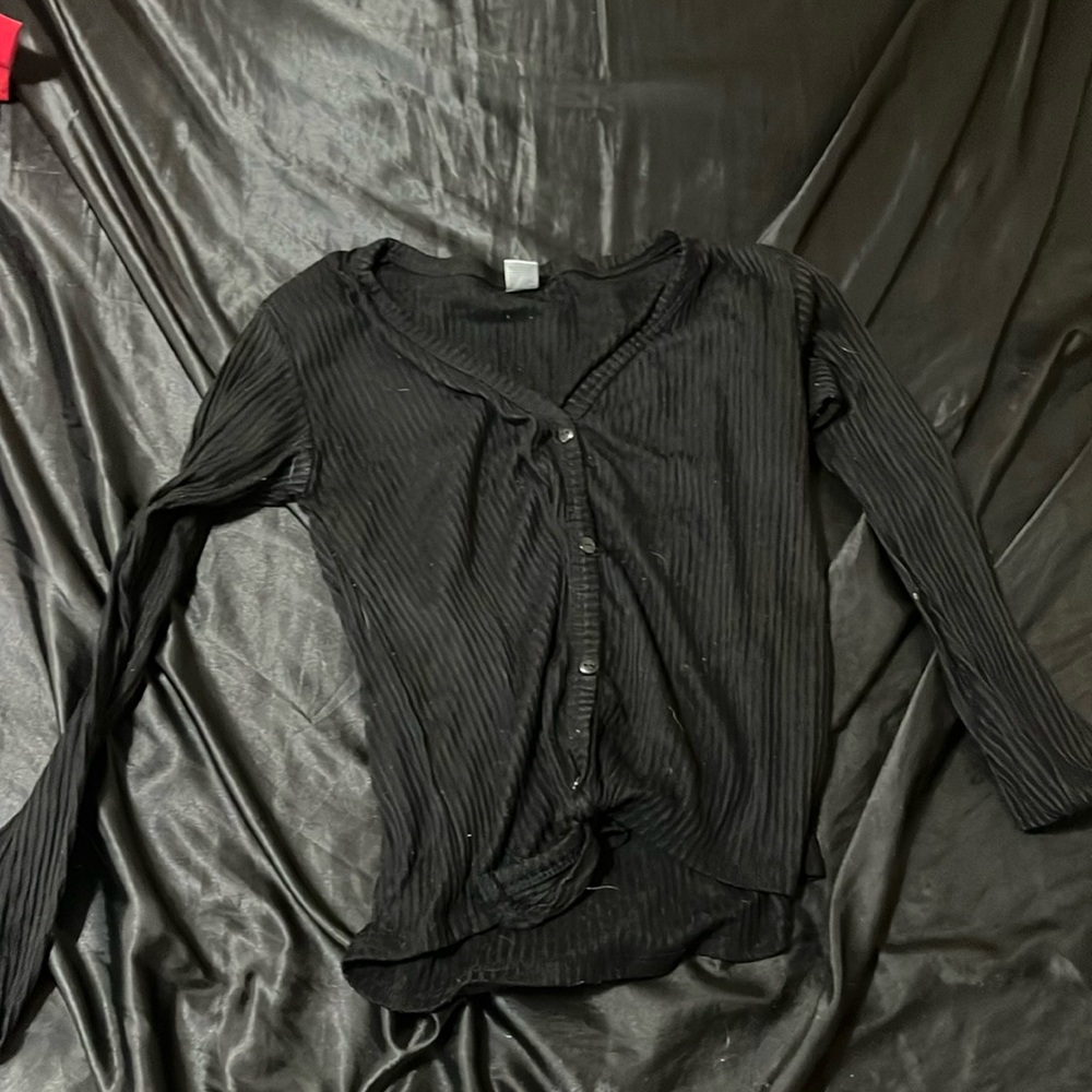 V neck long sleeve knot in the front.